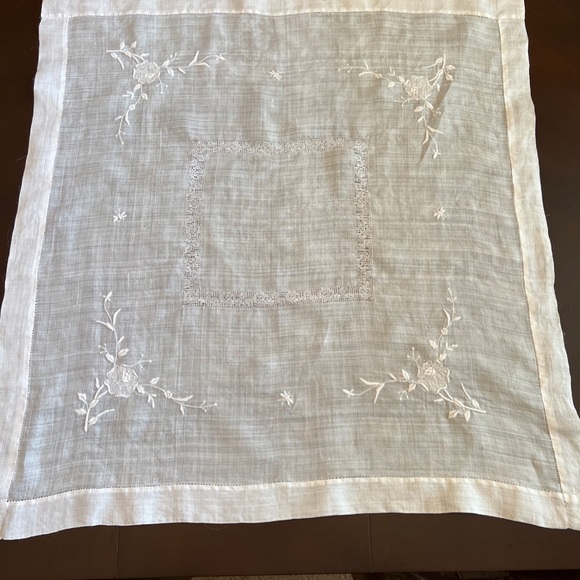 Large 30x32 white embroidered w cutout center fine linen table centerpiece Vtg - Picture 2 of 11